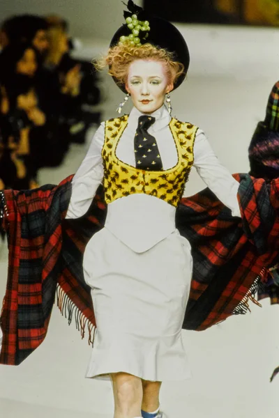Look 77